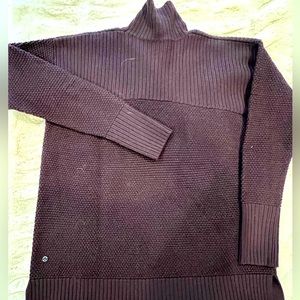 LULULEMON WOMENS SIZE 10 SWEATER